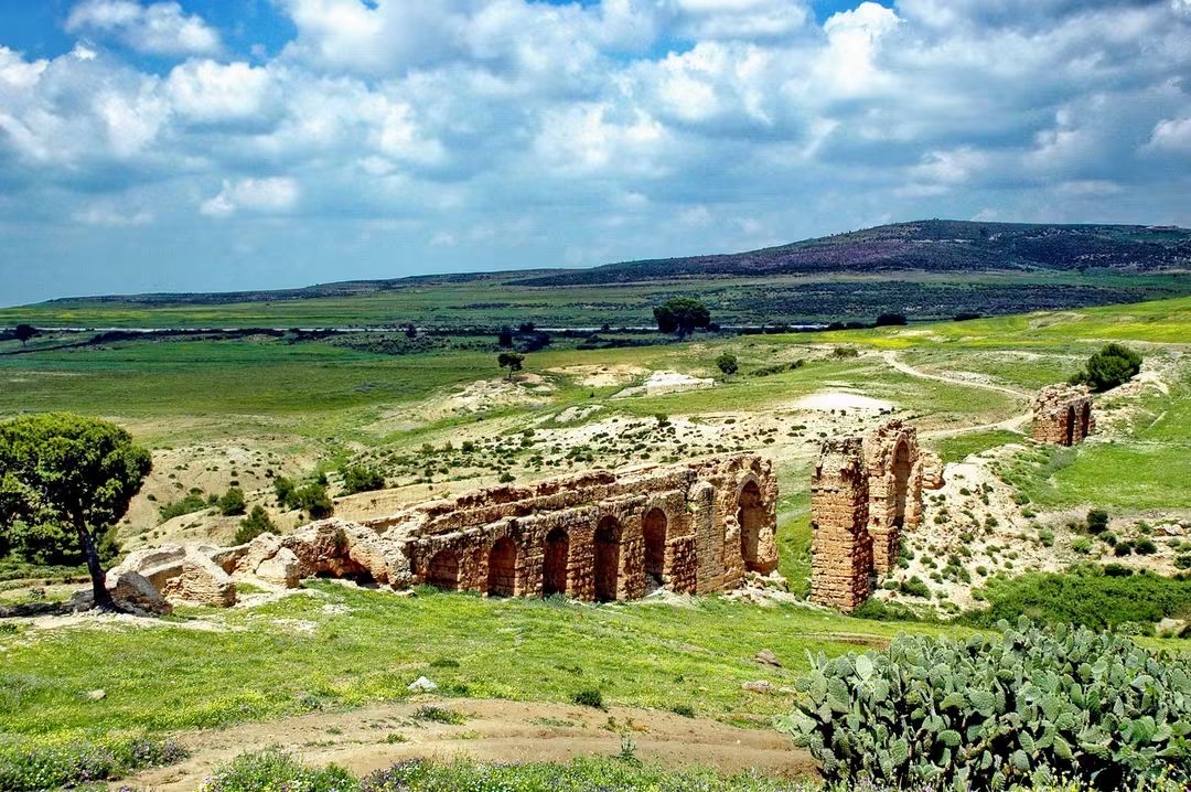طقس مغيم جزئيا بأغلب المناطق والحرارة تتراوح بين 32 و37 درجة