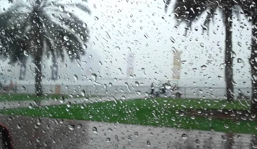 نشرة متابعة: أمطار أحيانا غزيرة بعد الظهر مع هبوب رياح قوية