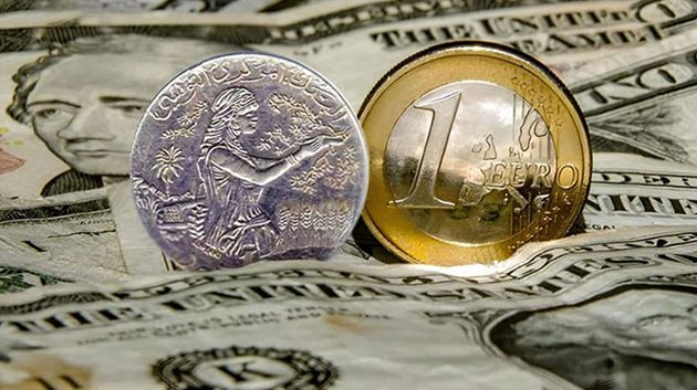 الدّينار التّونسي يستقرّ نسبيّا أمام الأورو ويتراجع أمام الدّولار خلال السداسي الأول من 2026
