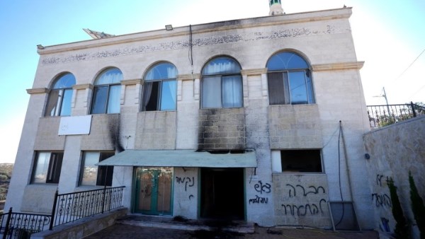 قاضي قضاة فلسطين: محاولة المستوطنين إحراق مسجد في العيزرية "إرهاب ديني"