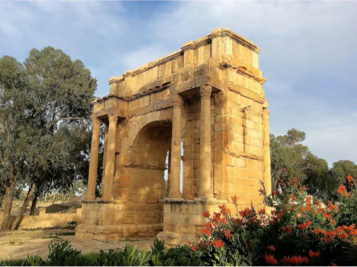 طقس مغيم جزئيا بأغلب الجهات مع ظهور خلايا رعدية مصحوبة بأمطار أحيانا غزيرة بعد الظهر