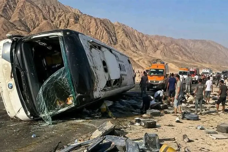 مصر : مقتل وإصابة العشرات في انقلاب حافلة ركاب بجنوب سيناء