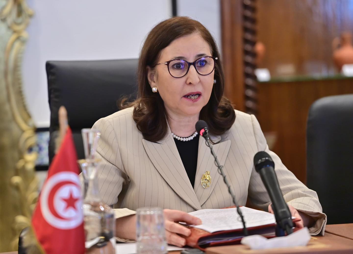 رئيسة الحكومة تصدر منشورا يتعلق بتطوير وحوكمة المؤسسات والمنشآت العمومية