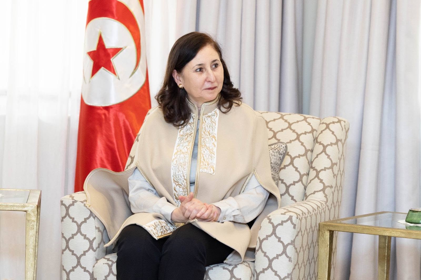 رئيسة الحكومة تصدر منشورا يتعلق بتطوير وحوكمة المؤسسات والمنشآت العمومية