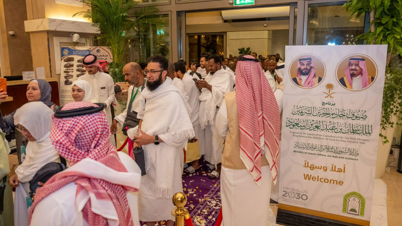 الوفد التونسي ضمن ضيوف خادم الحرمين الشريفين للعمرة يصلون مكة المكرمة ويؤدون مناسك العمرة