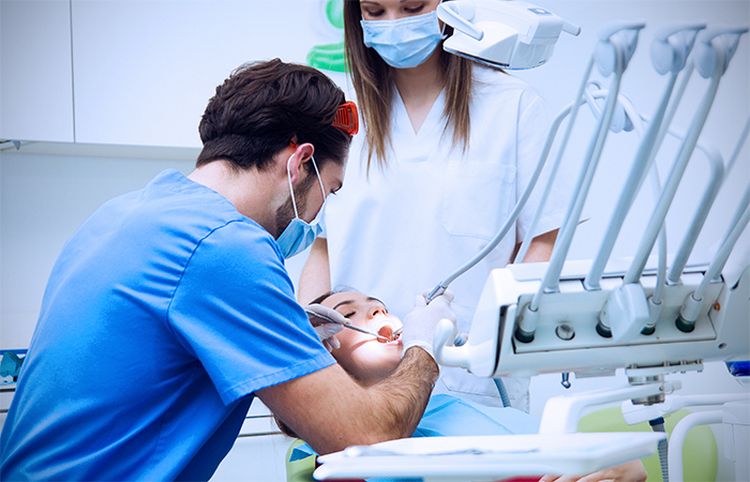 الرائد الرسمي: مناظرة لانتداب أساتذة محاضرين مبرزين استشفائيين جامعيين في طب الأسنان