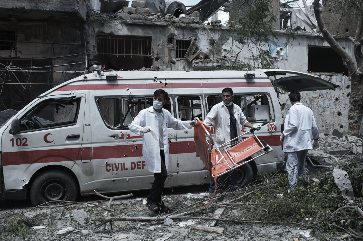 صحة غزة" تحذر من شلل المنظومة الصحية في القطاع بسبب توقف خدمات نقل الكوادر الطبية