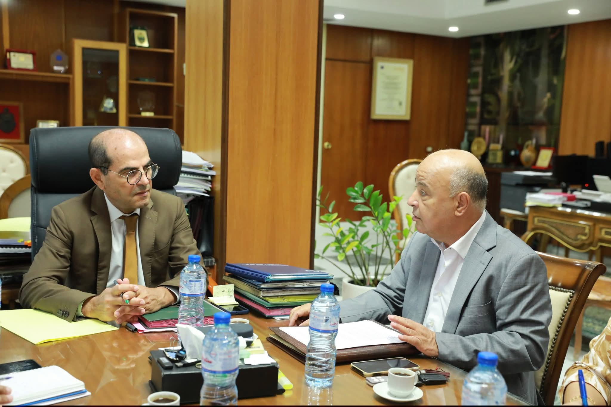 وزير التجهيز والإسكان يعقد جلسة عمل مع نائب رئيس الغرفة الوطنية للباعثين العقاريين