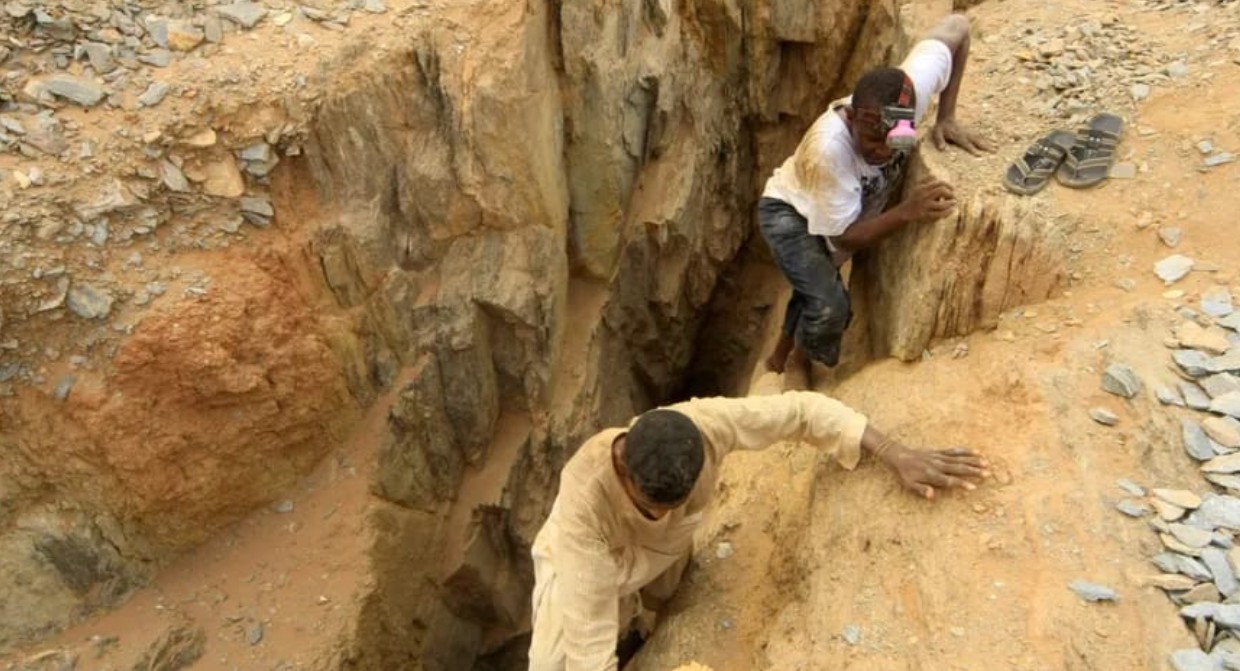 السودان : مقتل 67 شخصا إثر انهيار منجم للذهب   