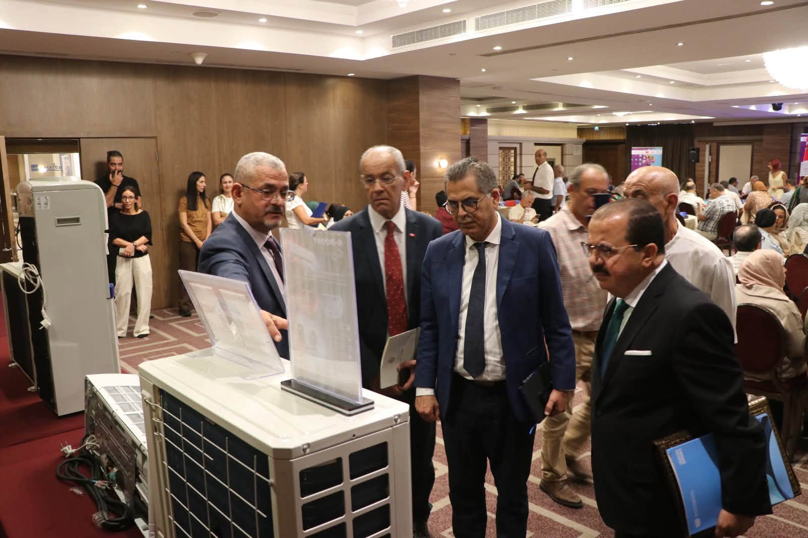 وزير البيئة: التوجه نحو اعتماد جيل جديد من المكيفات تعمل بغاز يحمي طبقة الأوزون ويقتصد في الطاقة بنسبة لا تقل عن 15%.
