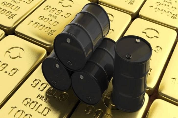 الذهب يرتفع بنحو 1% وسط تراجع أسعار النفط