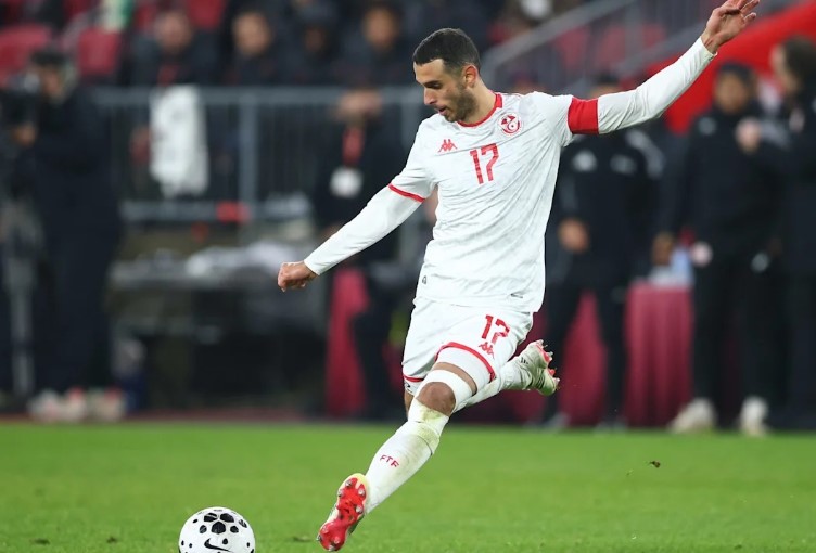 قائد المنتخب التونسي إلياس السخيــري يُعلن اعتـــزاله اللعب دوليًا
