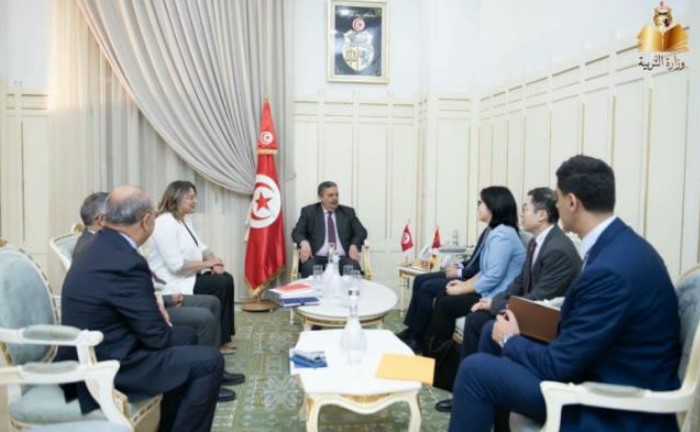 وزير التربية يناقش مع سفير الصين بتونس سبل تعزيز علاقات التعاون بين البلدين في المجال التربوي