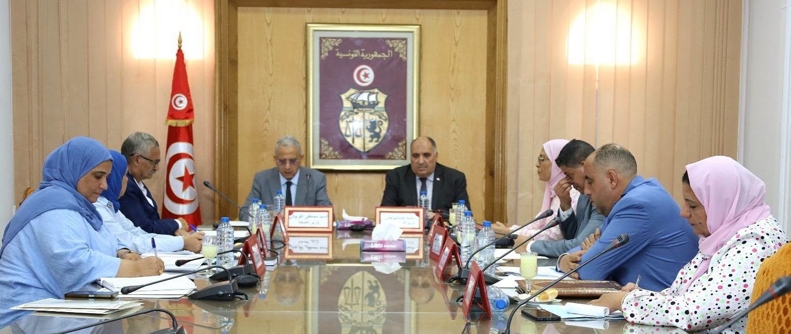 جلسة عمل مشتركة لتدارس التحضيرات الصحية لموسم الحج المقبل