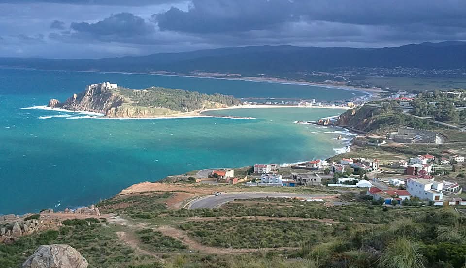 سحب أحيانا كثيفة مع أمطار مؤقتا رعدية بأغلب المناطق