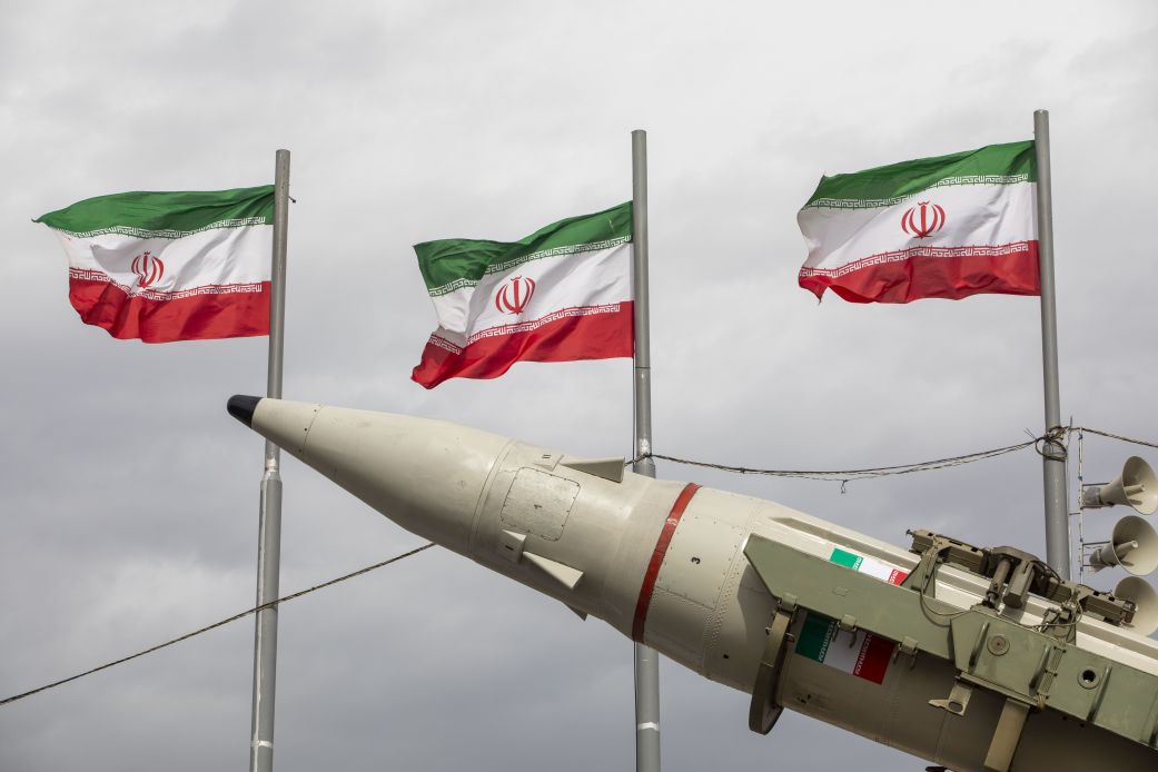 إيران تهدد بشن ضربات" موجعة" في أنحاء الشرق الأوسط إذا هاجمتها أمريكا