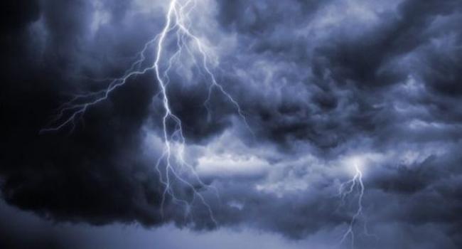 طقس اليوم: سحب أحيانا كثيفة مع أمطار مؤقتا رعدية