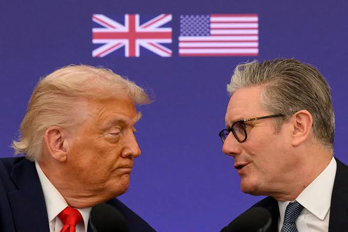 رئيس وزراء بريطانيا يتجه لأمريكا ويتبنى نهجا عمليا حيال لقاء ترامب