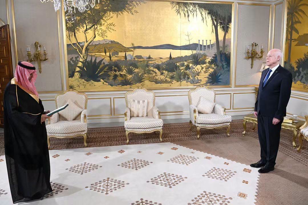 رئيس الجمهورية قيس سعيّد يشرف، على موكب تسلّم خلاله أوراق اعتماد عدد من السفراء الأجانب الجدد المعتمدين لدى تونس