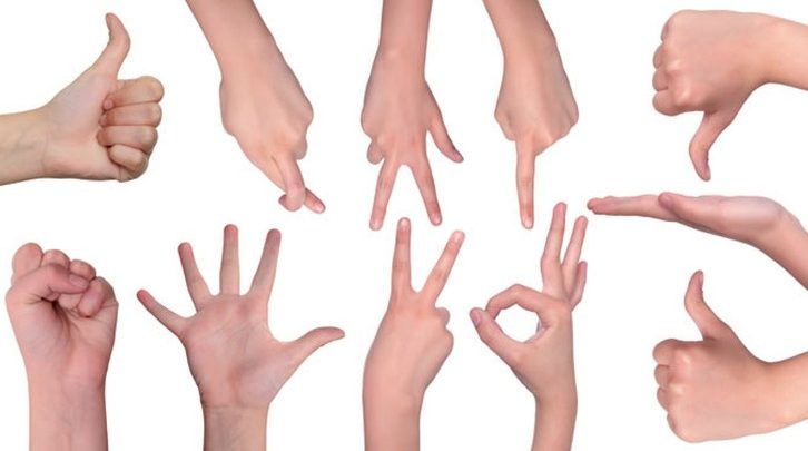 بمناسبة اليوم العالمي للغة الإشارة: دعوة إلى إطلاق حوار وطني شامل لتعزيز إدماج الصم وضعاف السمع