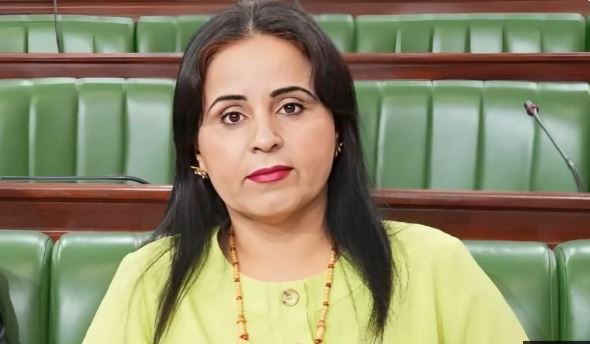النائب منال بديدة: تقريبا 48 ألف عقد شغل هش في القطاع العمومي ووزارة الفلاحة بصدد إعداد نص ترتيبي لتسوية الوضعيات