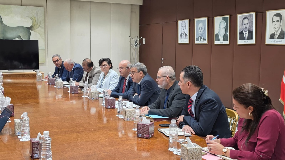 محافظ البنك المركزي يدعو إلى تسريع إنجاز المشاريع والانتقال من منطق الصمود إلى خلق الثروة