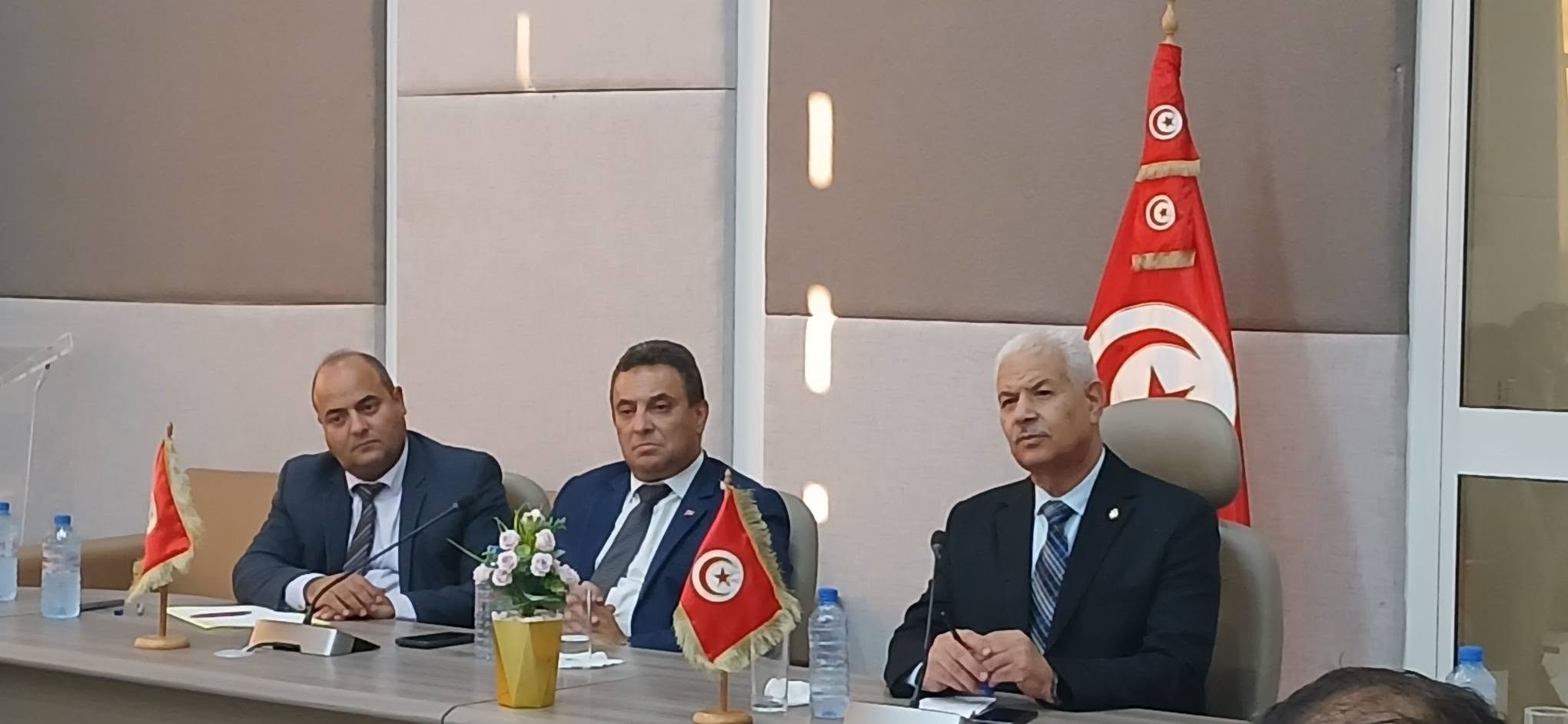 وزير التجارة في زيارة إلى جرجيس ومشاغل قطاع الدواجن والبيض على طاولة البحث