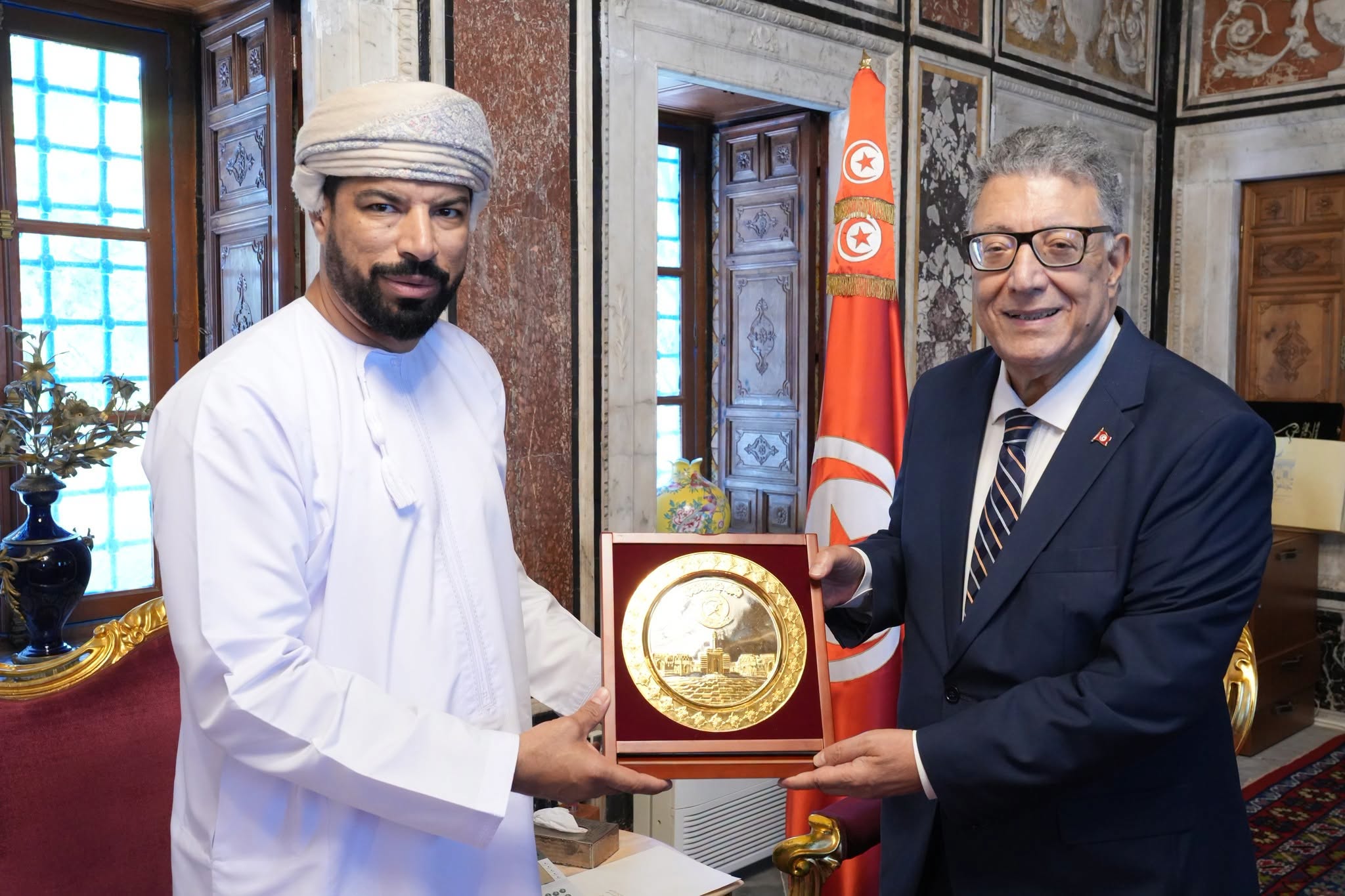 رئيس مجلس نواب الشعب يستقبل وفداً من الأمانة العامة لمجلس الشورى بسلطنة عمان
