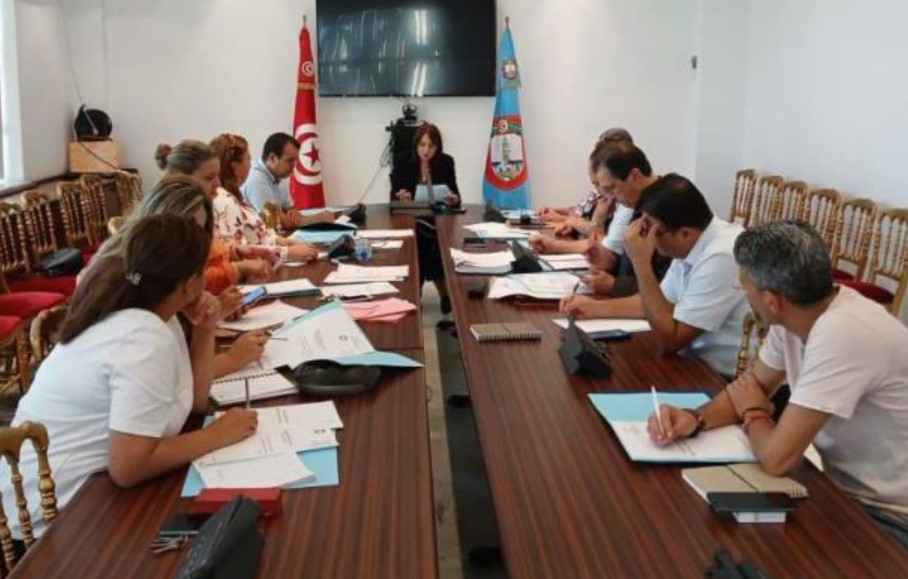 بلدية تونس: جلسة عمل حول تنظيم الأنشطة التجارية بالفضاء العام