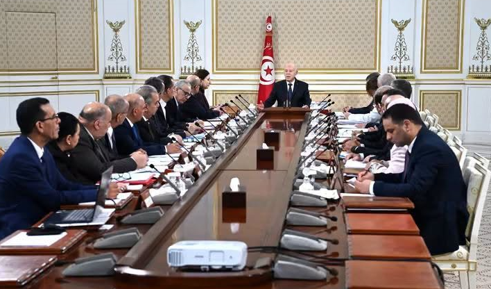 بإشراف رئيس الجمهورية مجلس الوزراء يتداول في تنقيح عدد من المراسيم من بينها المرسوم 54