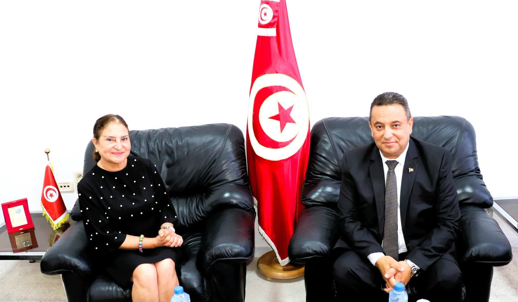  رئيسة الاتحاد الوطني للمراة  تتابع بمدنين أشغال تهيئة أول مركز نموذجي للتعلّم مدى الحياة في تونس