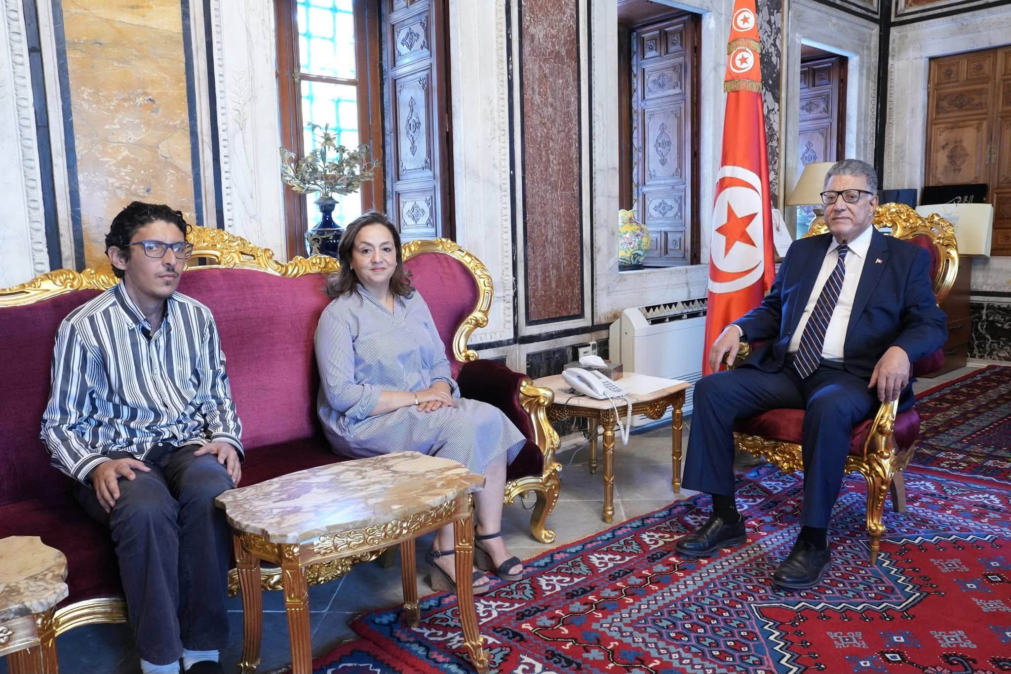 رئيس البرلمان يتعهّد بإحالة ملف الدكاترة المعطلين عن العمل إلى اللجنة المعنية لإجراء الاستماعات اللازمة بشأنه