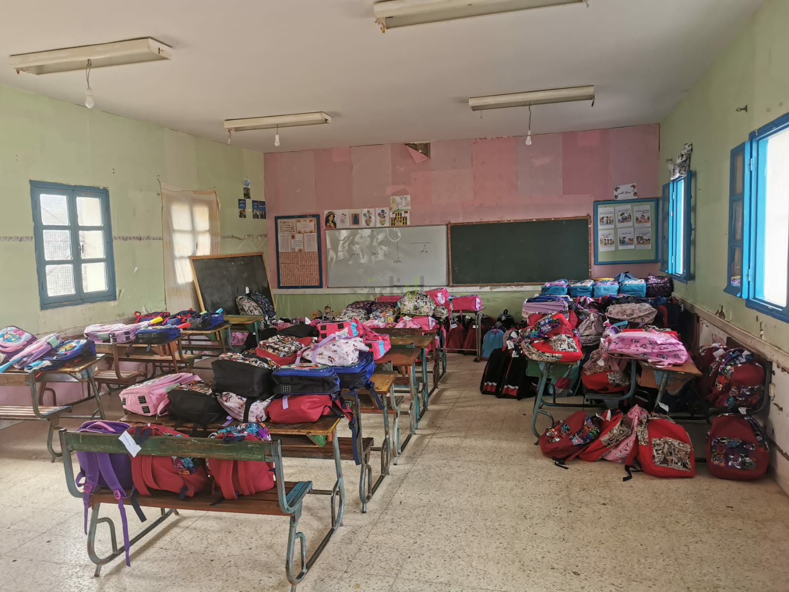 تقديم مساعدات مدرسية لفائدة عدد من تلاميذ 3 مدارس ريفية  بفرنانة وغار الدماء