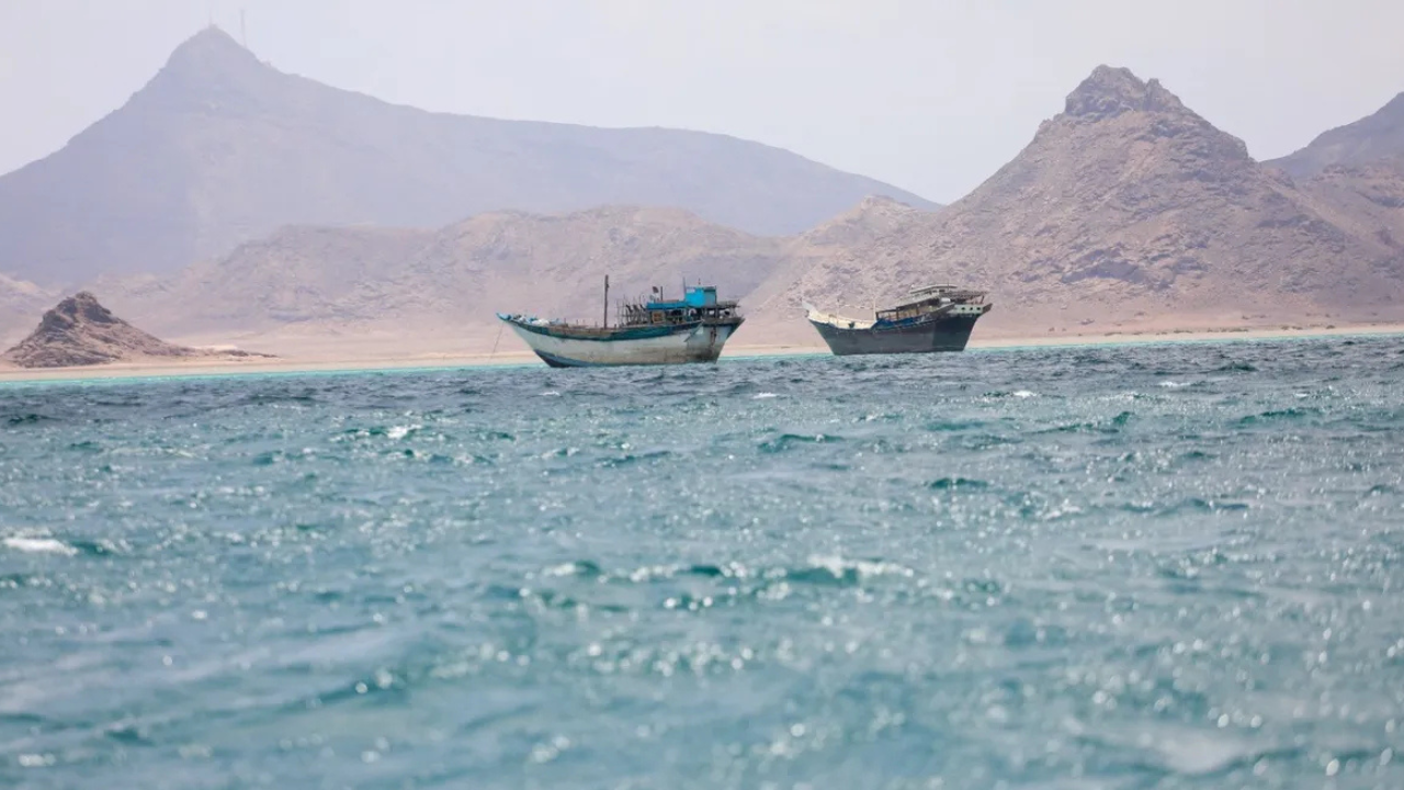 بغطاء جوي من قوات التحالف: قوات الحكومة اليمنية تهاجم مواقع الحوثيين قرب باب المندب