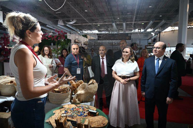 وزير السياحة يفتتح الدورة الثالثة لصالون "آرتيكريا" بمشاركة 228 مؤسسة حرفية
