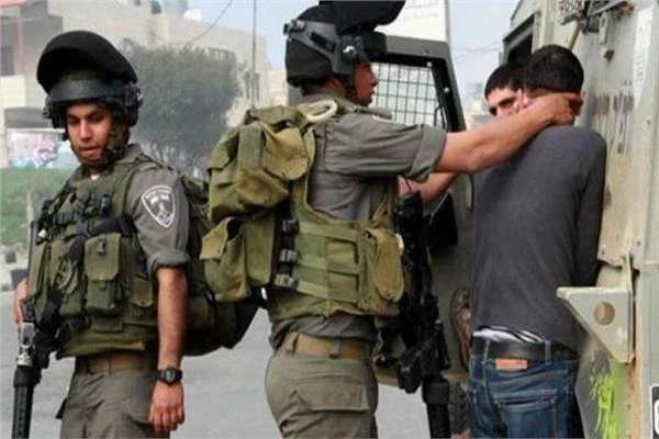 قوات الإحتلال الصهيوني تعتقل 22 فلسطينيا في محافظة الخليل