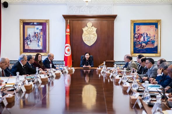 لجنة المشاريع الكبرى تتابع تقدم إنجاز عدد من المشاريع العمومية في مجالات الطاقة والصحة والبنية التحتية والنقل والرياضة