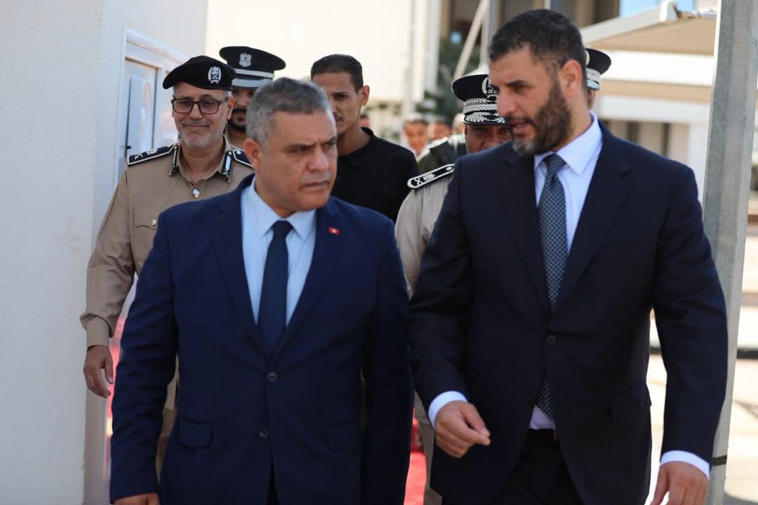وزير الداخلية ونظيره الليبي يؤكدان الحرص على تعزيز التعاون الأمني وتسهيل حركة العبور