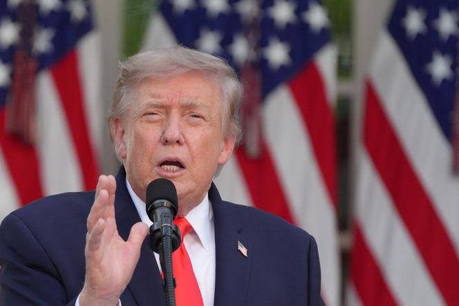 Iran–États-Unis : Donald Trump écarte de nouvelles frappes avant les élections de mi-mandat, malgré le maintien du blocus américain