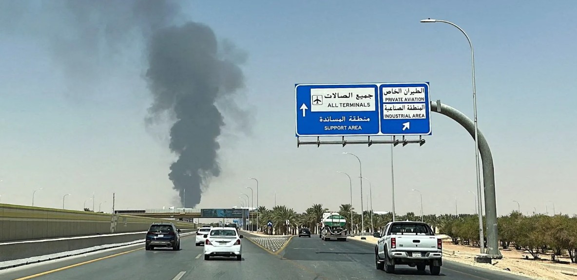 مقتل 3 أشخاص في هجومين للحوثيين على مطار الرياض   