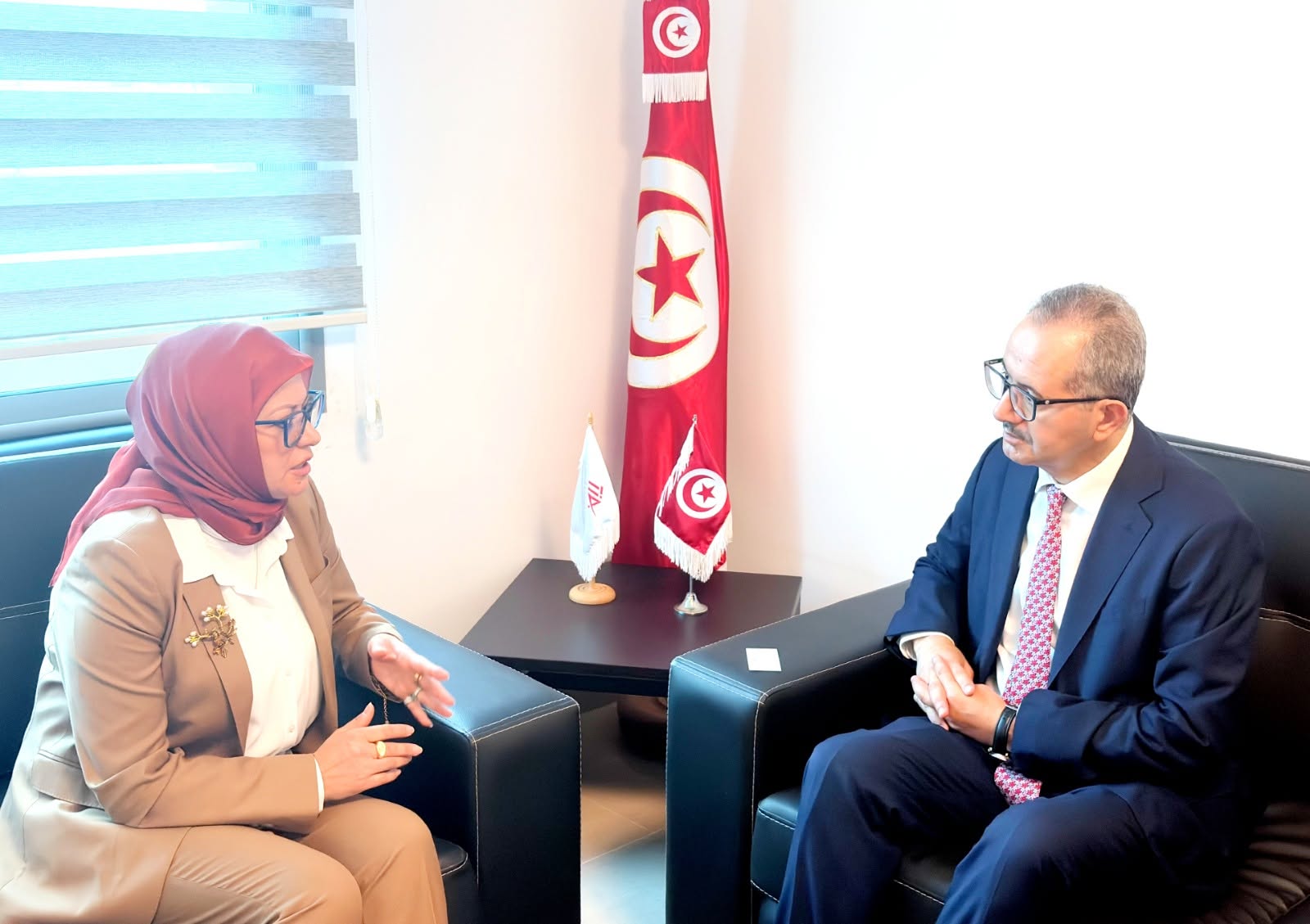 رئيس هيئة الاستثمار بالنيابة والقائمة بالأعمال بسفارة العراق يبحثان فرص الاستثمار وتعزيز التعاون الاقتصادي
