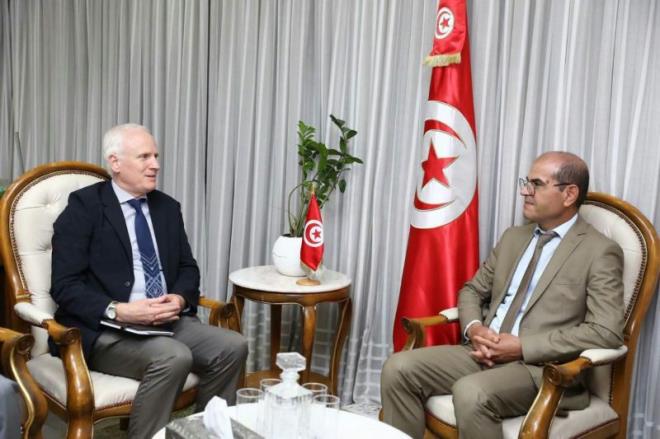 مضاعفة الطريق الوطنية رقم 13 محور لقاء وزير التجهيز والإسكان بمدير مجموعة البنك الدولي بتونس