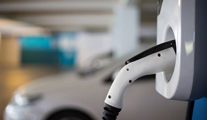 Transition écologique : cinq voitures électriques remises aux municipalités de Sfax et Djerba