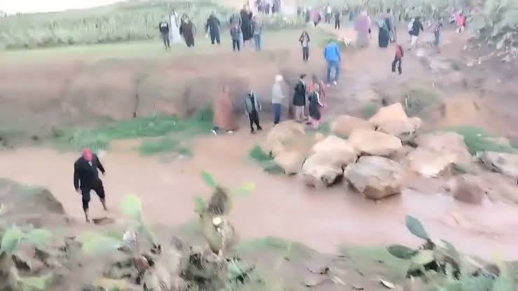 القصرين : اهالي منطقة الشوابية يطالبون بتهيئة المسلك الرابط بين المنطقة و المدرسة