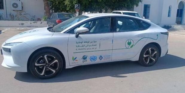 مدنين : بلديات جزيرة جربة تتسلم سيارات كهربائية تشجيعا على التنقل المستدام