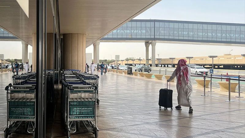 السعودية: تمديد إغلاق مطار الرياض