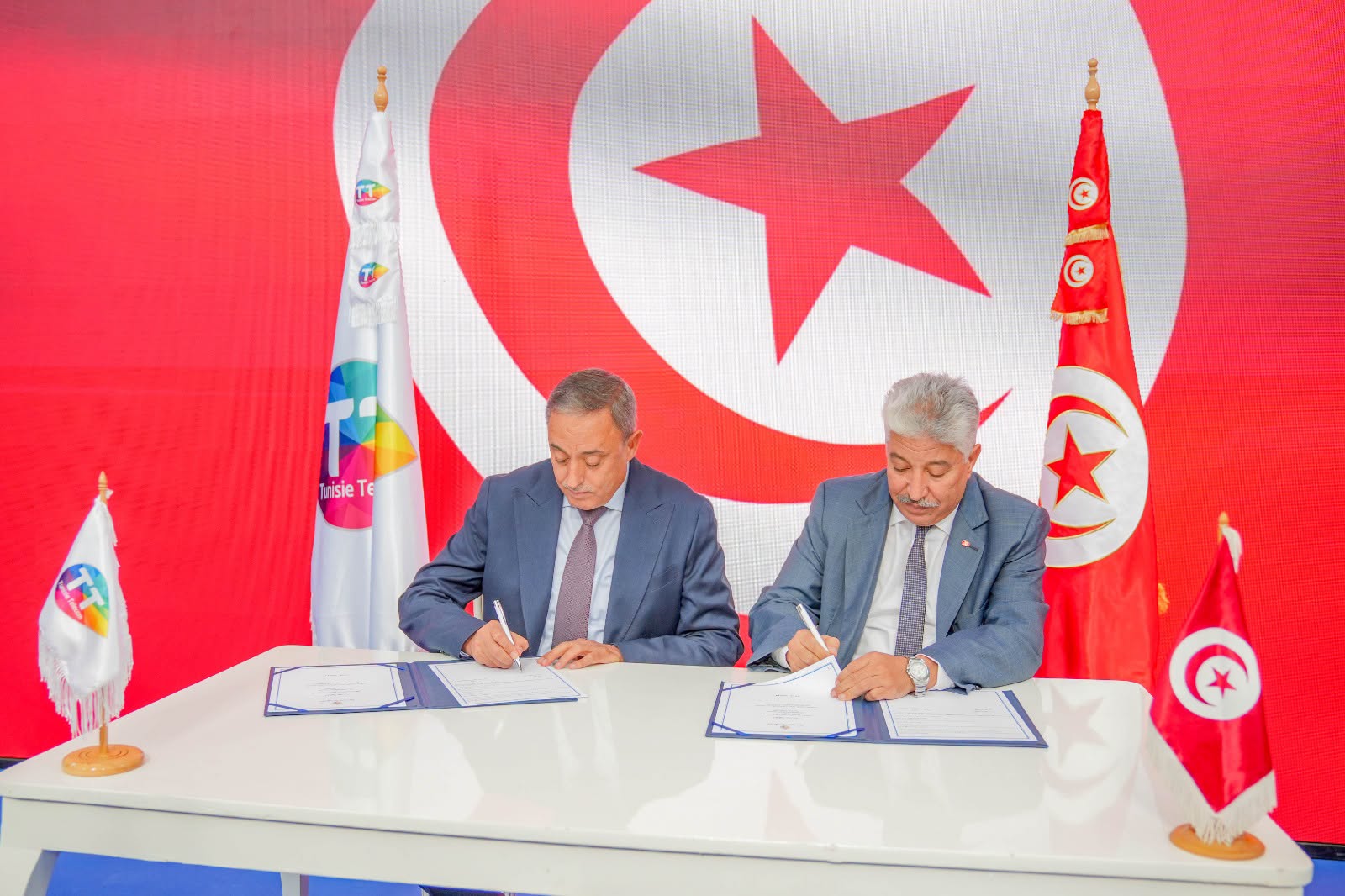 وزارة التشغيل: إمضاء اتفاقية شراكة إطارية مع الشركة الوطنية للإتصالات "اتصالات تونس".
