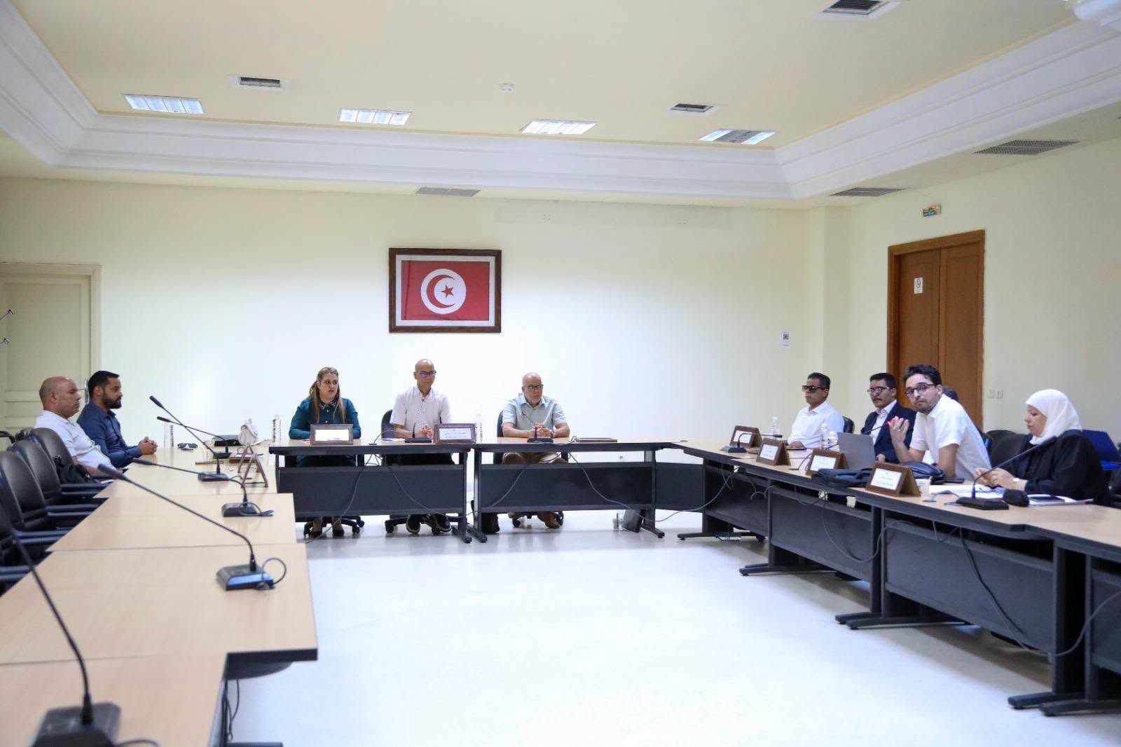 لجنة المالية بمجلس الجهات والأقاليم تبحث توازنات ميزانية 2027 ونسق إنجاز المشاريع العمومية