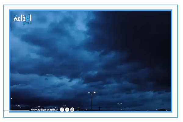 الليلة: سماء مغيمة جزئيا بأغلب الجهات.