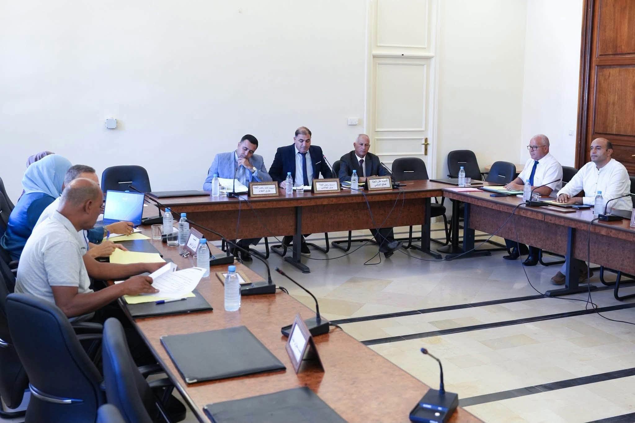 لجنة التخطيط الاستراتيجي بالبرلمان تصادق بالإجماع على مشروعي قانونين بشأن الخدمات الجوية مع سلطنة عُمان والكويت